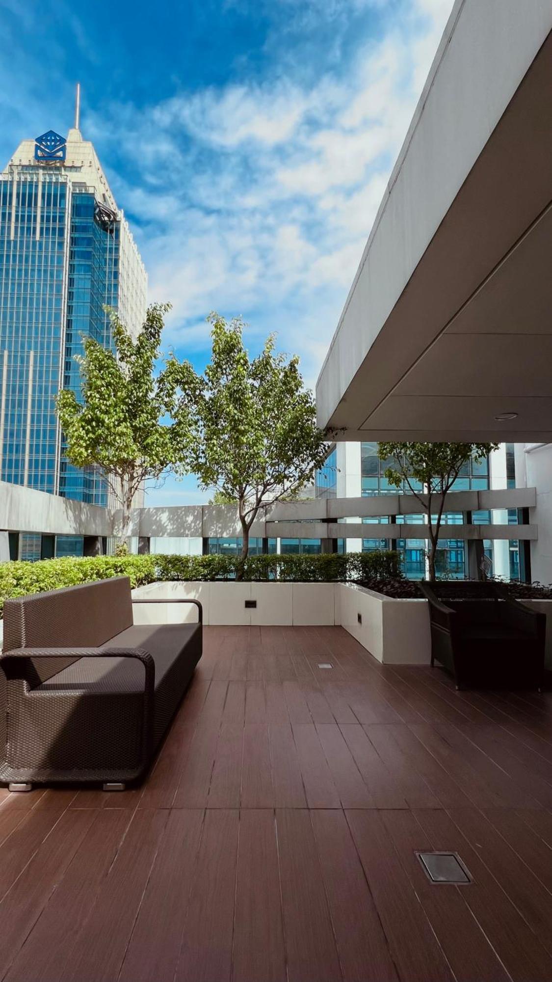 La Palazzo - Across Uptown Mall & Grand Hyatt Bgc Taguig Exterior photo